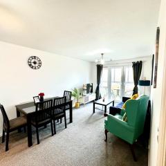 Bright & Spacious Flat - Perfect for Exploring London , Slough & Windsor!