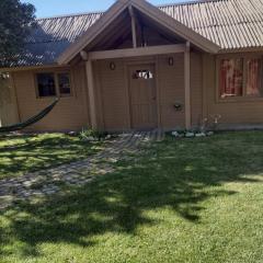 Cabaña luminosa con verde jardín, zona tranquila