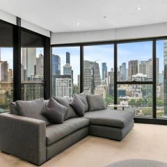 Central Southbank Apt w Stunning City Views & Pool