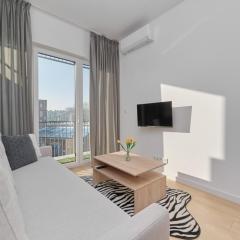 Tasteful Apartment with FREE GARAGE and Balcony by Noclegi Renters