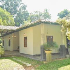 Charming & historical 3-Bed Bungalow in Hikkaduwa