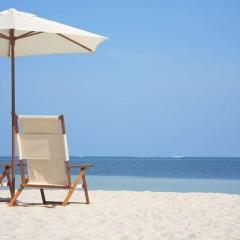Great Views And Just Steps to the Beach - Moonraker #31 - Sleeps 6