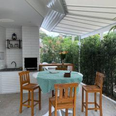 Casa em Riviera de São Lourenço Prática e Confortável, Reformada e Equipada!