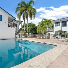 111 Unit 5 1 bedroom with pool on the water in Las Olas