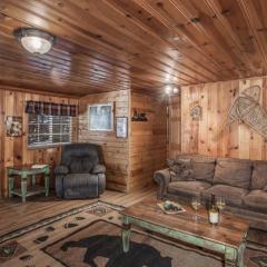 Cabin Fever - Cozy whirlpool cabin near river & downtown