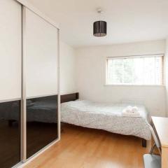Double Bedroom with ensuite Regents Canal