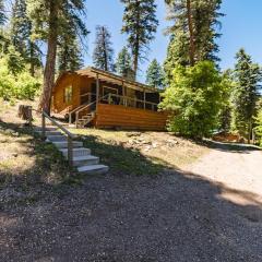 Circle Bar: Cute, Rustic 2 bedroom 2 bath cabin with a hot tub in the Upper Canyon!