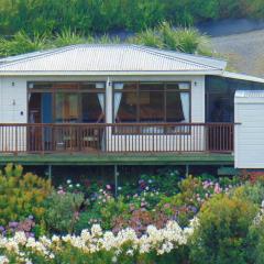 Raglan's Tranquil Garden Retreat - Moa Stone Lodge