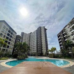 Stylish Iloilo condo w/ Netflix and pool access
