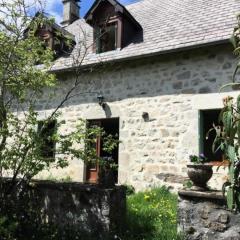 Gîte de France à Saint-Exupéry-les-Roches 2 épis - Gîte de France 6 per 064