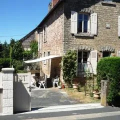 Gîte de France à Vars-sur-Roseix 3 épis - Gîte de France 9 personnes MAE-0184