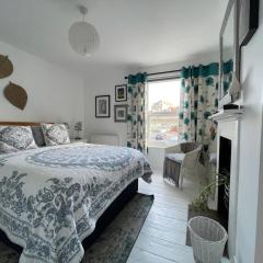 No 28 Sleeps 4 in the heart of Cowes