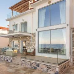 The Beach House - Mansion with Swimming Pool