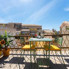 Studio with Sunny Patio in Panier near Old Port