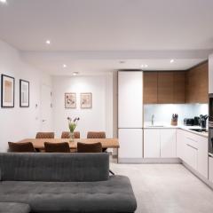 Newly Furnished Apt w/ Patios - Hampstead Heath