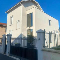 Maison de 3 chambres avec jardin clos et wifi a Lyon