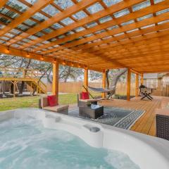 Luxurious Home With Hot Tub & Tree Deck By 6flags
