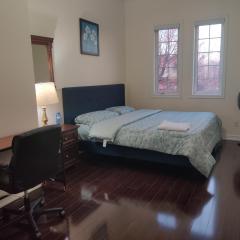 Super Huge Comfortable King Bedroom near Toronto Pearson Airport