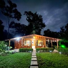 Family Cabin surrounded by Nature and Relaxing sound of the river, Bungalows Tulipanes
