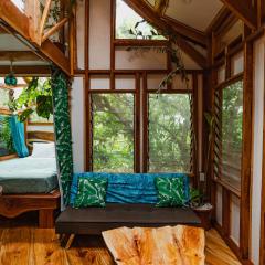 Tukulolo Treehouses