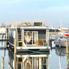 Hausboot Bruntje mit Dachterrasse in Kragenæs auf Lolland/DK