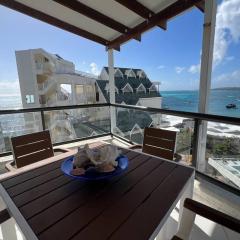 Penthouse con vista al mar y balcón