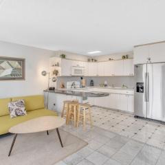 High Rise Ocean View Waikiki Condo, FREE Parking & Wi-Fi