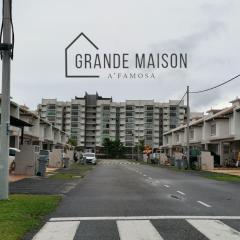 GRANDE MAISON HOMES 2 A'Famosa Golf view Near WATERPARK l UITM l HONDA l Netflix free l wifi 100mbps