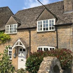 Jasmine Cottage - 2 Bedroom in Heart of Bourton!