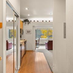 Palisades Tahoe Lodge Rentals Studio #253