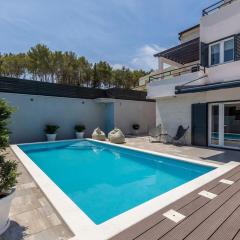 Exclusive Villa Del Mar in Milna with a pool