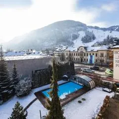 Upside Down Town Hotel Neue Post