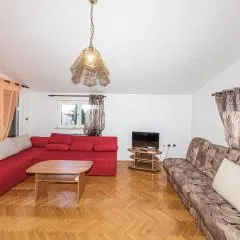 Two-Bedroom Apartment In Kastel Kambelovac