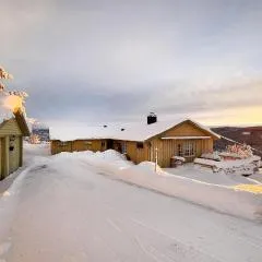 Amazing Home In Svingvoll
