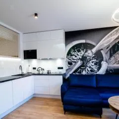 Apartament AVIATOR - lokalizacja w centrum, wysoki standard z KLIMATYZACJĄ, balkon, prywatny parking