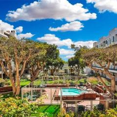 Santa Monica Beach Amazing 2 Bedroom Condo