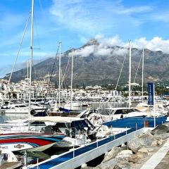 Puerto Banus -4 till 8 persons - Parking - Beach at 100m