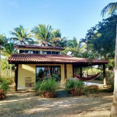 Ampla casa em condomínio à beira d' agua