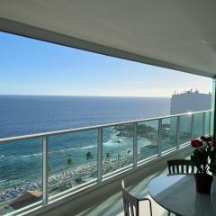 Apartamento de alto padrão na Barra com vista mar