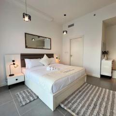 Americana Cove - Elegant 1BR Apartment in Al Reem Near Reem Mall