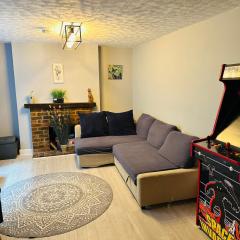 Newly refurbished - Near seafront - Retro games machine - Central Brighton - 1 bedroom apartment