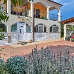 Teuta_commodious apartment at the beach