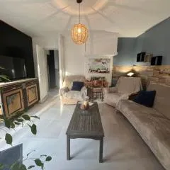 Charmant T2, Cl 3 étoiles, 4 Lits, 4 personnes et 1enfant, parking et terrasse