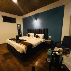 White Rose Hotel By #Link Way