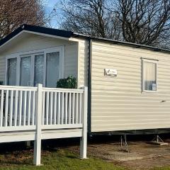 Impeccable 3-Bed Caravan in Clacton-on-Sea