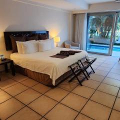Coronado Mango luxury pool suite & Golf green fee included
