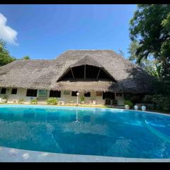 Ornella House Resort: Spacious 5-Bed Villa in Tropical Malindi