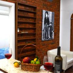 Casa antiga, linda ótima localização prox ao shopping