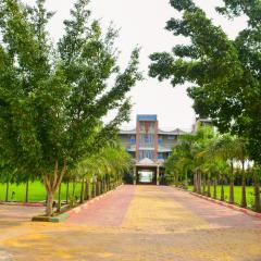 lake palace beach hotel