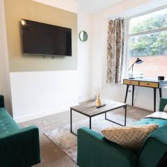 Teal Retreat - Central Location - Free Parking, FastWifi, SmartTV with Netflix by Yoko Property